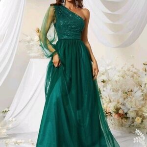 Elegant One-Shoulder Green Evening Dress
